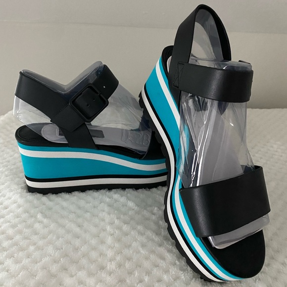 Aldo strap platform sandals. - Picture 1 of 4